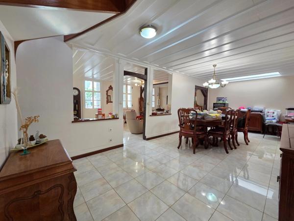 À VENDRE – MAISON CRÉOLE HISTORIQUE SUR LA RUE DE PARIS – SAINT-DENIS