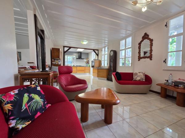 À VENDRE – MAISON CRÉOLE HISTORIQUE SUR LA RUE DE PARIS – SAINT-DENIS