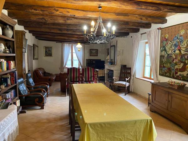 grande maison de campagne , avec jardin , grand terrain