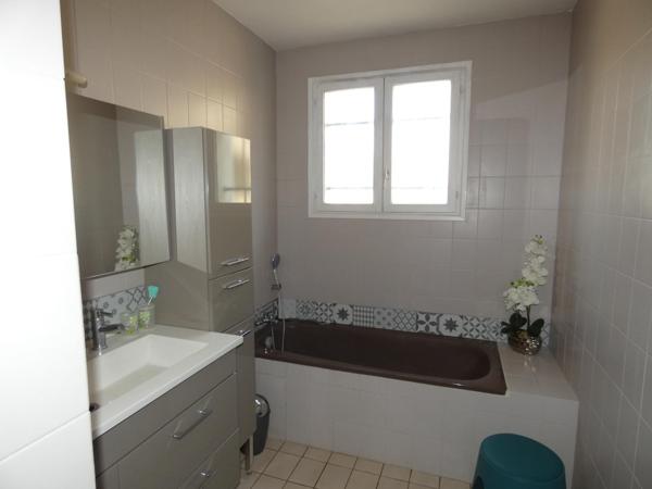 Villa R+1 de 130m² sur terrain arboré avec piscine de 538m²