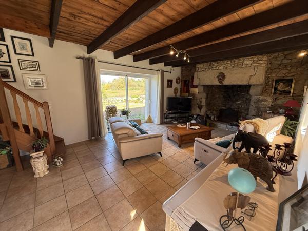 BELLE PROPRIETE EN PIERRES, UNE MAISON PRINCIPALE ET TROIS GITES
