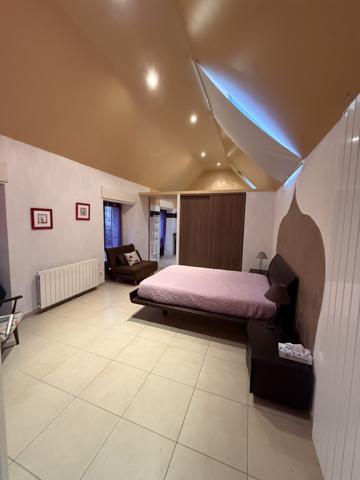 BELLE PROPRIETE EN PIERRES, UNE MAISON PRINCIPALE ET TROIS GITES