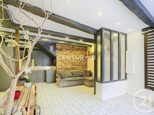 Appartement à vendre  3 pièces - 33,75 m 2   CUGES LES PINS  - 13