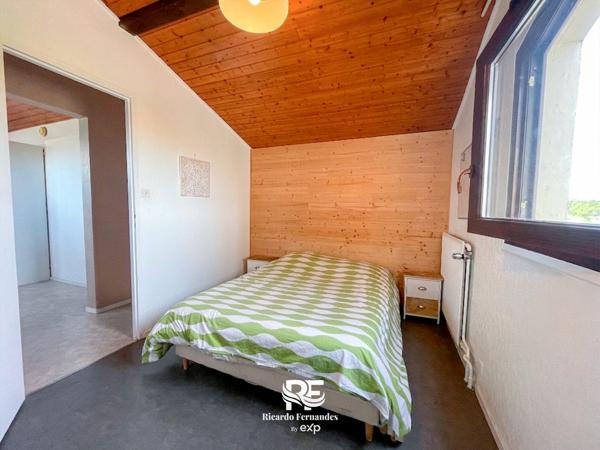 Duplex 6 pièces 119 m² – Seynod – Dernier étage · Vue Semnoz – Garage + Cave