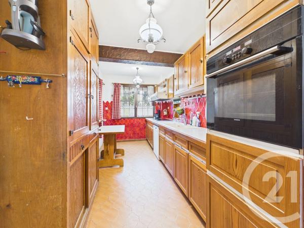 Maison à vendre  10 pièces - 234,05 m 2   TOULON  - 83