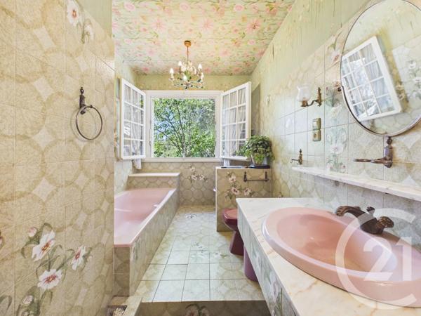 Maison à vendre  10 pièces - 234,05 m 2   TOULON  - 83