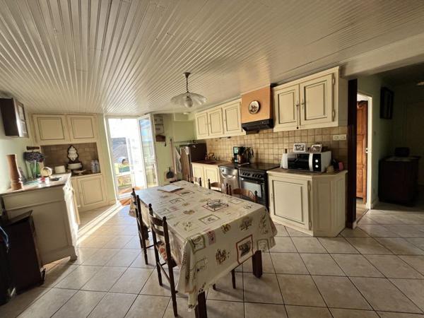 Maison à vendre 119 460 € Bors (Canton de Montmoreau-Saint-Cybard) 4 p 111 m² DPE E