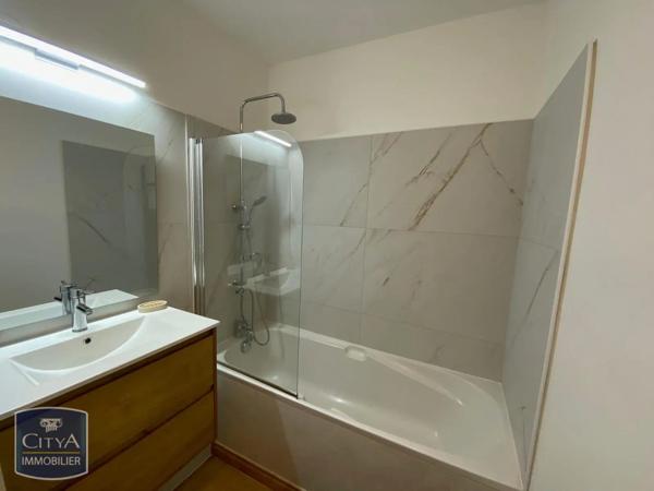 Appartement à louer 2 pièces 44.39m² Saint-Denis (97490)