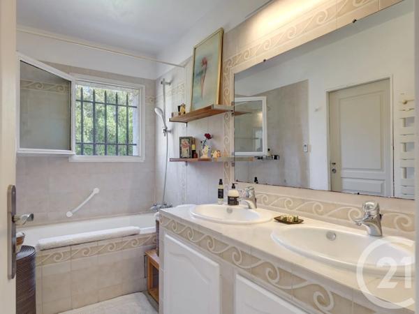 Maison à vendre  6 pièces - 153,91 m 2   VALBONNE  - 06