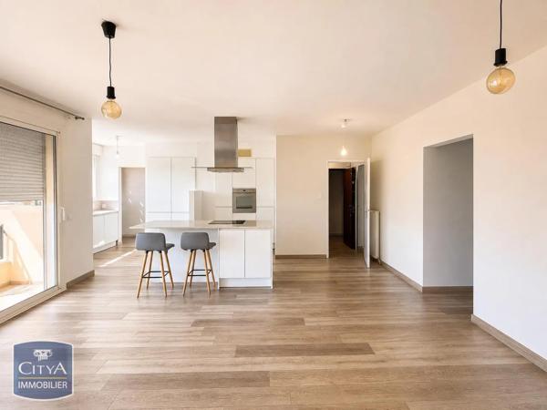 Appartement à louer 4 pièces 95m² Salon-de-Provence (13300)