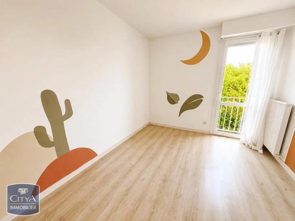 Appartement à louer 4 pièces 95m² Salon-de-Provence (13300)