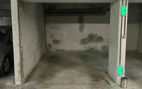 Stationnement à louer