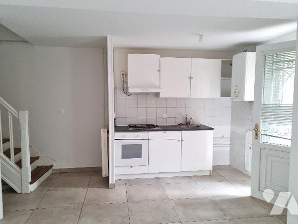 CLAMART. Parc André Malraux. Maison 3 pièces avec terrasse de 25m² en jouissance. Parking en sus.