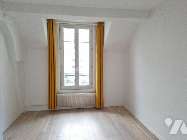 CLAMART. Parc André Malraux. Maison 3 pièces avec terrasse de 25m² en jouissance. Parking en sus.