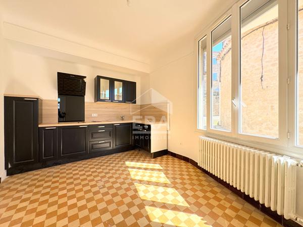 A VENDRE 84240 GRAMBOIS MAISON DE VILLAGE TYPE 4 PIECES D'ENVIRON 95M² AVEC GARAGE, CAVE, TERRASSE ET JARDIN