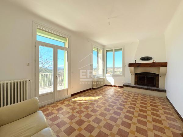 A VENDRE 84240 GRAMBOIS MAISON DE VILLAGE TYPE 4 PIECES D'ENVIRON 95M² AVEC GARAGE, CAVE, TERRASSE ET JARDIN