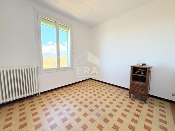A VENDRE 84240 GRAMBOIS MAISON DE VILLAGE TYPE 4 PIECES D'ENVIRON 95M² AVEC GARAGE, CAVE, TERRASSE ET JARDIN