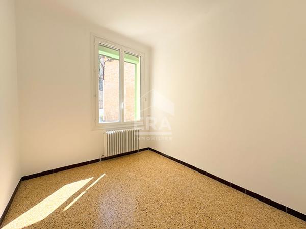 A VENDRE 84240 GRAMBOIS MAISON DE VILLAGE TYPE 4 PIECES D'ENVIRON 95M² AVEC GARAGE, CAVE, TERRASSE ET JARDIN