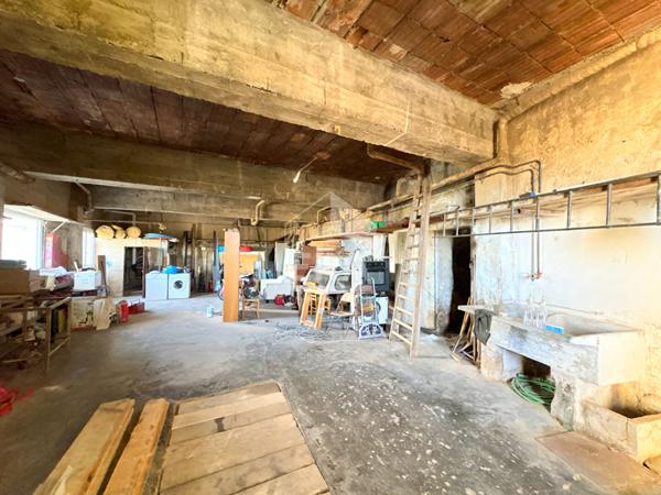 A VENDRE 84240 GRAMBOIS MAISON DE VILLAGE TYPE 4 PIECES D'ENVIRON 95M² AVEC GARAGE, CAVE, TERRASSE ET JARDIN