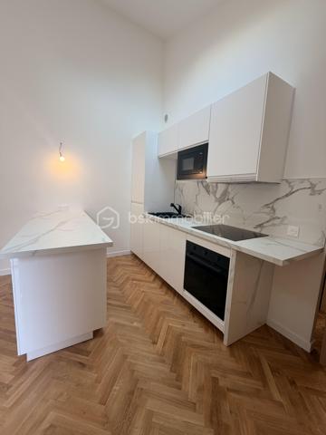 A la porte de Paris, venez découvrir cette belle maison entièrement rénovée à neuf (SURFACE UTILE 83m2), située dans un secteur recherché.

Venez visiter cette maison bénéficiant d’une rénovation complète et soignée, alliant confort moderne, élégance et authenticité.

-Façade et extérieurs soigneusement rénovés
-électricité neuve marque Legrand
-fenêtres avec volets électriques neuves
-cour et terrasse rénovées à neuf
-revêtement neuf
-ravalement neuf
-parquet en chêne 2 cm bâtons rompus
-Éclairage extérieur neuf
- salle de bains avec meuble en marbre sur mesure
-Tuiles/gouttières et réseau d'évacuation refaits à neuf
- Pompe à chaleur réversible (chaud et froid), économique et idéal en période de forte chaleur.
-Menuiserie moderne
-Toiture avec fenêtres de toit
-Sols et revêtements de qualité
-caisson d'extraction pour meilleure ventilation
-Pas de charges de copropriété.
-sous-sol 20 M2 avec douche et espace dressing possible ou salle de jeu enfant.

-Vendu avec cuisine équipée et électroménagers neufs

L'espace salon bénéficie d'une hauteur sous plafond (6 mètres), La maison s’ouvre sur une agréable cour privative, véritable espace extérieur à l’abri des regards, idéal pour profiter des beaux jours, recevoir famille et amis ou simplement se détendre.

Profitez du confort d’une maison avec extérieur tout en restant à quelques minutes de Paris.

Un emplacement particulièrement recherché pour celles et ceux qui souhaitent bénéficier d’un cadre de vie agréable sans s’éloigner de la capitale.

Un bien rare aux portes de Paris, idéal pour une résidence principale ou un investissement de qualité.

Proche des transport RER D SAINT DENIS, RER B LA PLAINE STADE DE FRANCE, METRO 14 SAINT DENIS PLEYEL à moins de dix minutes à pied.

Commerces, écoles et transports accessibles rapidement