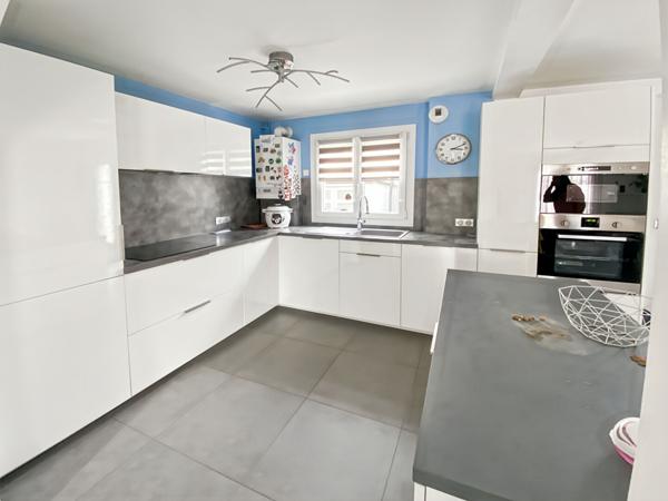 Maison INDIVIDUELLE Vaureal 7 pièces 5 chambres avec terrain