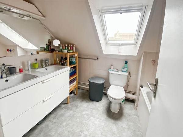 Maison INDIVIDUELLE Vaureal 7 pièces 5 chambres avec terrain