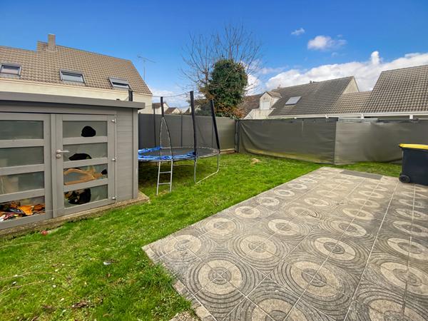 Maison INDIVIDUELLE Vaureal 7 pièces 5 chambres avec terrain