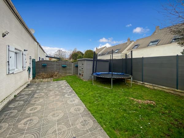 Maison INDIVIDUELLE Vaureal 7 pièces 5 chambres avec terrain