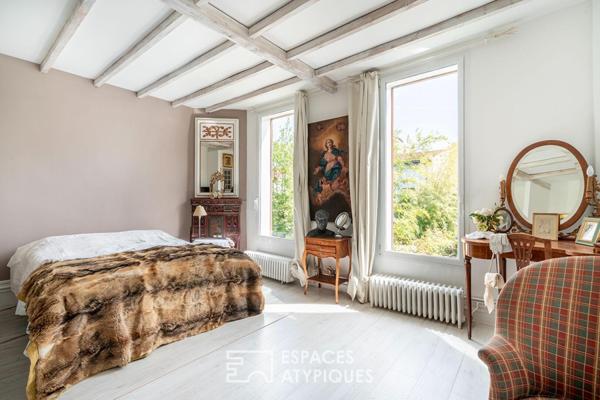 Maison avec dépendance et atelier autour d’un jardin arboré