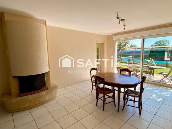 pavillon avec piscine