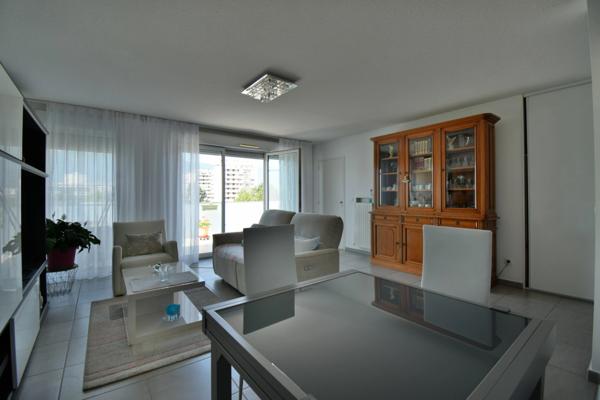 APPARTEMENT AU 5e et DERNIER ETAGE - EXCEPTIONNEL DE CONFORT ET QUALITE