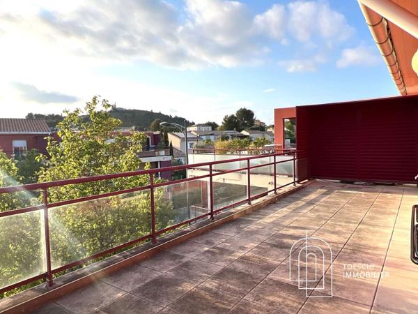 STUDIO AVEC GRANDE TERRASSE ET PARKING PRIVATIF