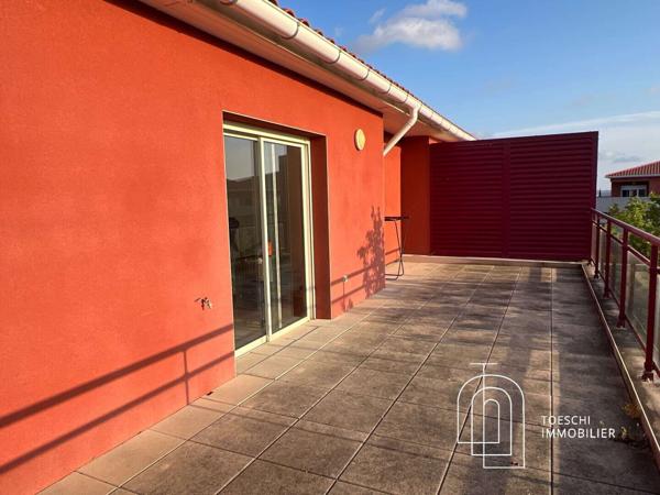STUDIO AVEC GRANDE TERRASSE ET PARKING PRIVATIF