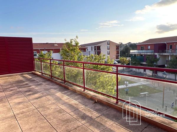 STUDIO AVEC GRANDE TERRASSE ET PARKING PRIVATIF