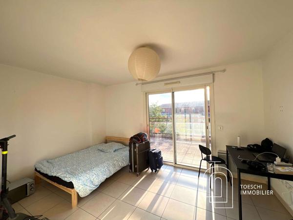 STUDIO AVEC GRANDE TERRASSE ET PARKING PRIVATIF