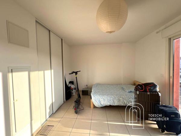 STUDIO AVEC GRANDE TERRASSE ET PARKING PRIVATIF