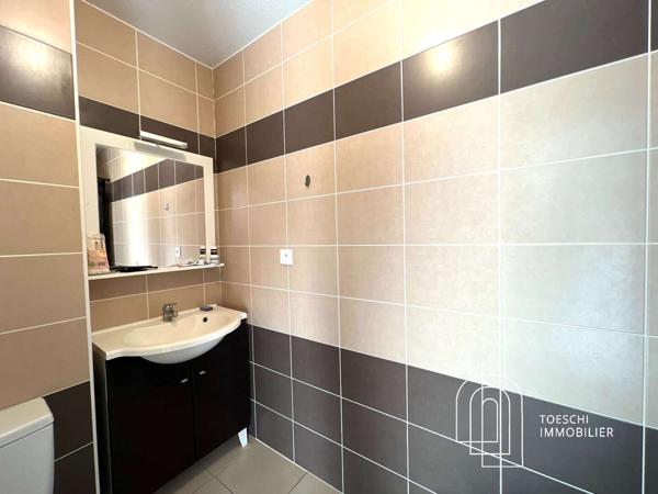 STUDIO AVEC GRANDE TERRASSE ET PARKING PRIVATIF