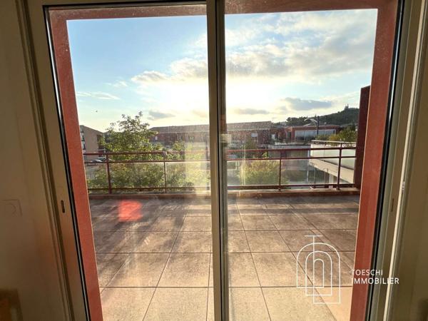 STUDIO AVEC GRANDE TERRASSE ET PARKING PRIVATIF