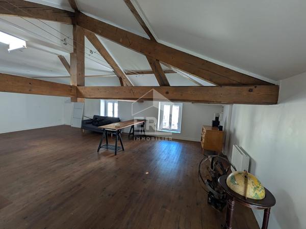 Immeuble avec Local commercial et appartements Tenay