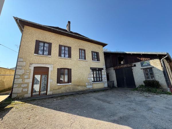 Jolie maison familiale avec volumes, dépendance et grenier aménageable
