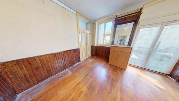 Jolie maison familiale avec volumes, dépendance et grenier aménageable