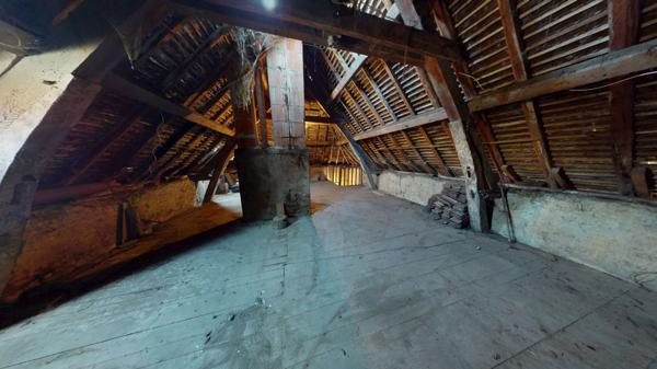 Jolie maison familiale avec volumes, dépendance et grenier aménageable