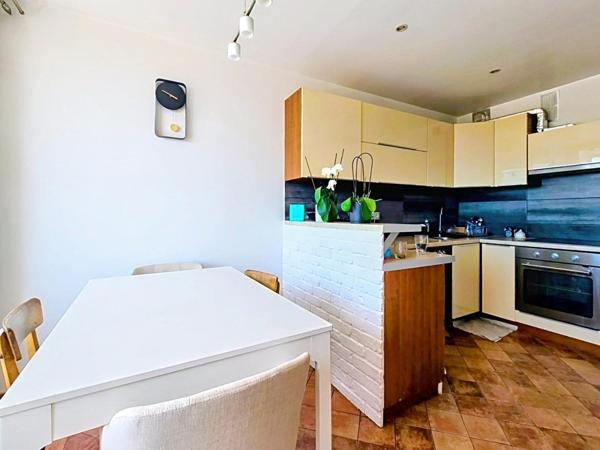 3 PIECES AVEC  BALCON