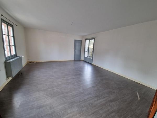 Maison de ville 2 chambres , 150 m des commerces