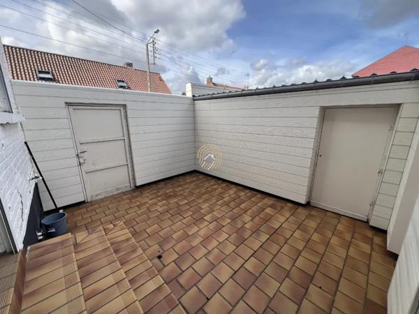 Maison semi individuelle - 3 chambres - Garage