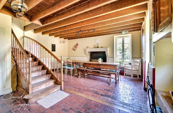 Propriété de charme en bord de rivière, avec activité de gîte Les HERBIERS (85)