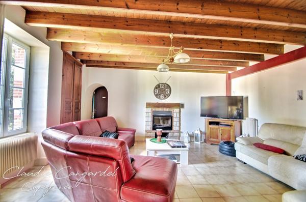 Propriété de charme en bord de rivière, avec activité de gîte Les HERBIERS (85)