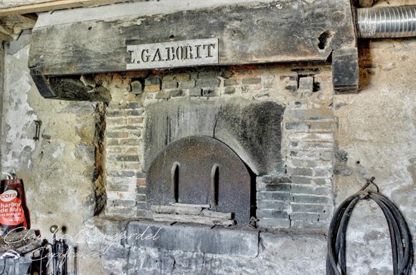 Propriété de charme en bord de rivière, avec activité de gîte Les HERBIERS (85)
