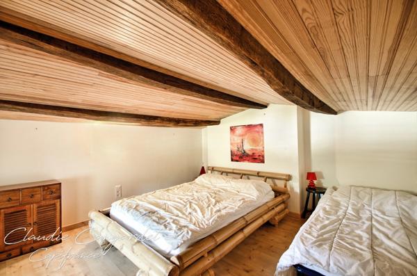 Propriété de charme en bord de rivière, avec activité de gîte Les HERBIERS (85)