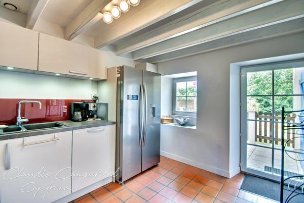 Propriété de charme en bord de rivière, avec activité de gîte Les HERBIERS (85)